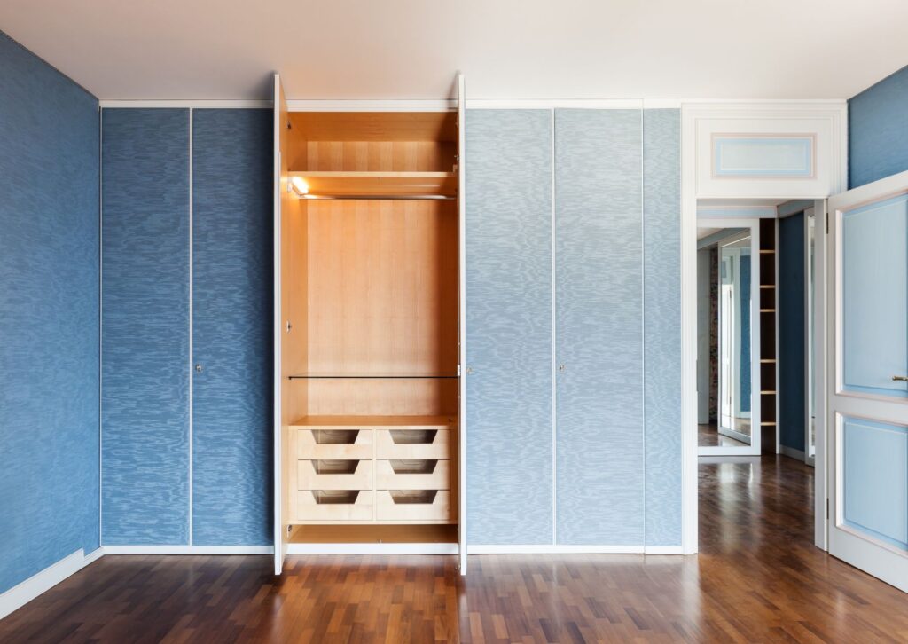 Aluminium wardrobe for flats