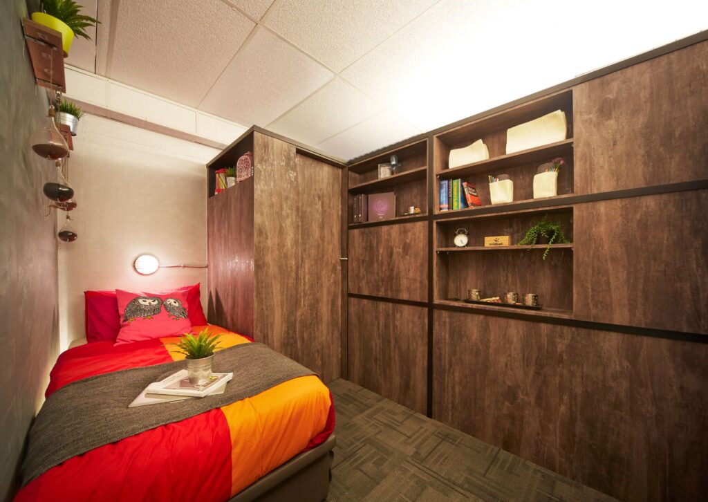 Aluminium wardrobe installation